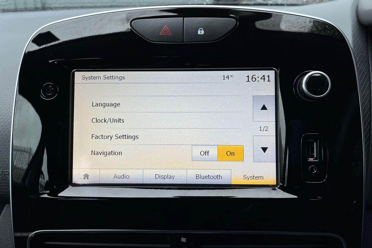 Jan 2017 Renault Clio 1.2 16V Dynamique Nav 5dr