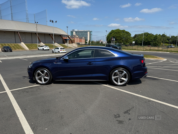 Audi A5 COUPE in Down