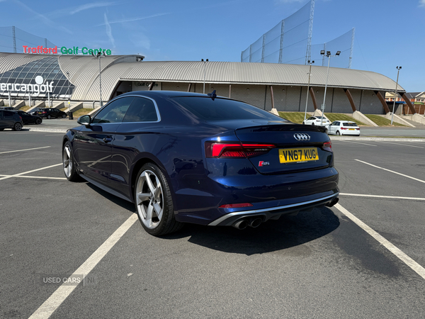 Audi A5 COUPE in Down