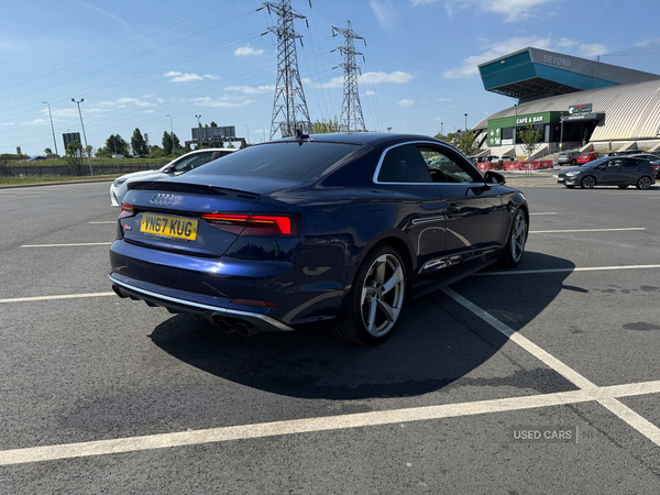 Audi A5 COUPE in Down