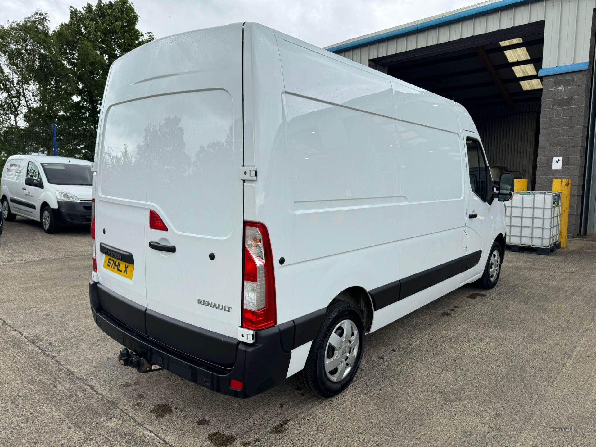 May 2022 Renault Master MM35dCi 135 Business+ Medium Roof Van