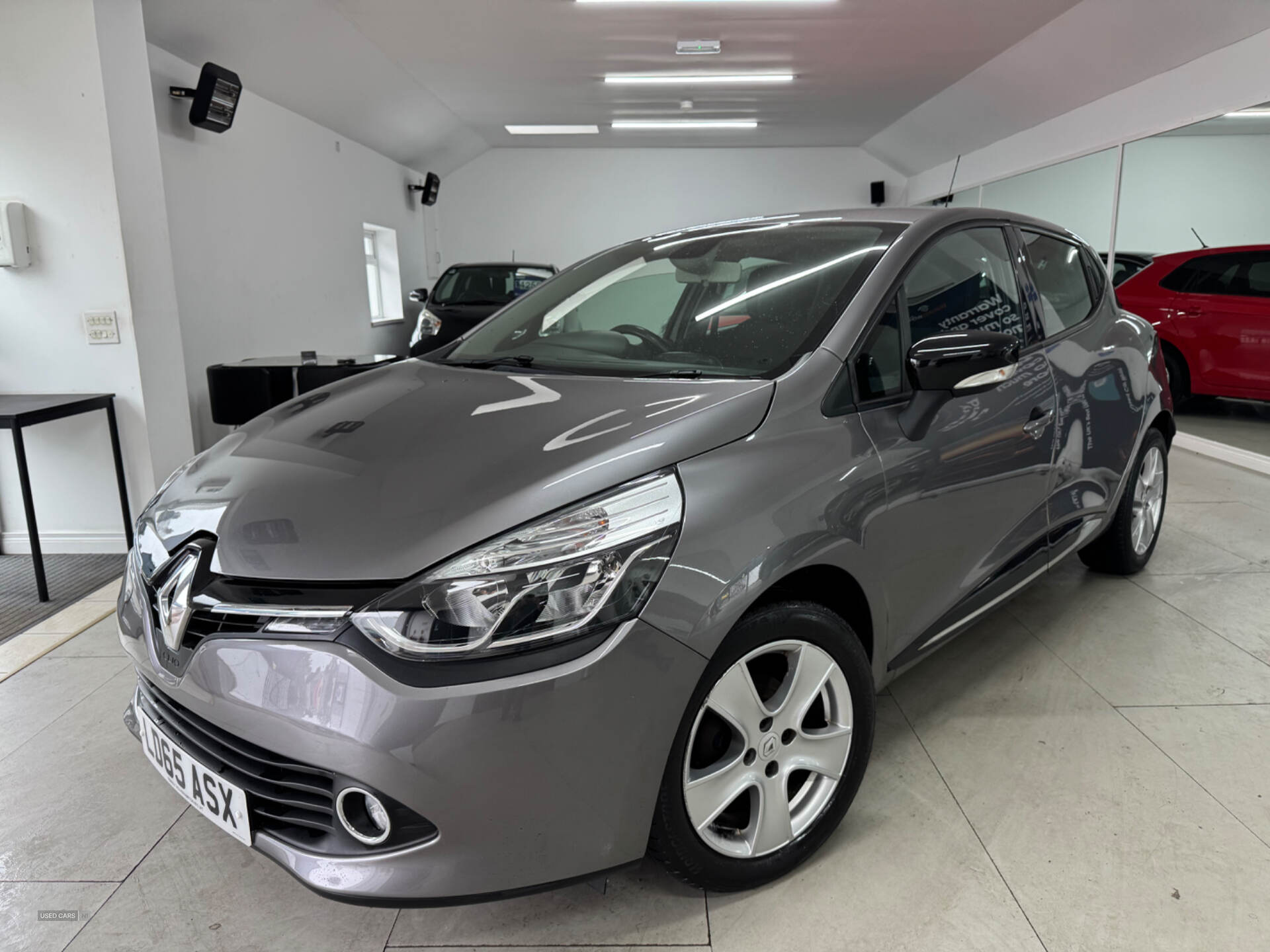 Sep 2015 Renault Clio 1.2 16V Dynamique Nav 5dr