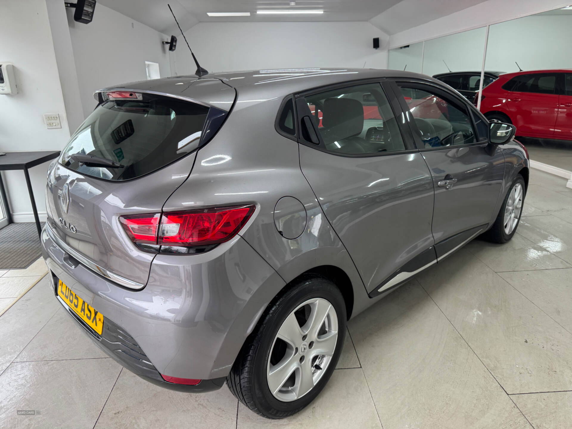Sep 2015 Renault Clio 1.2 16V Dynamique Nav 5dr