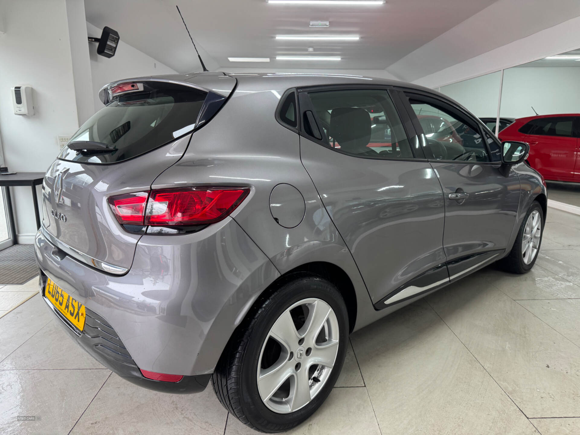 Sep 2015 Renault Clio 1.2 16V Dynamique Nav 5dr
