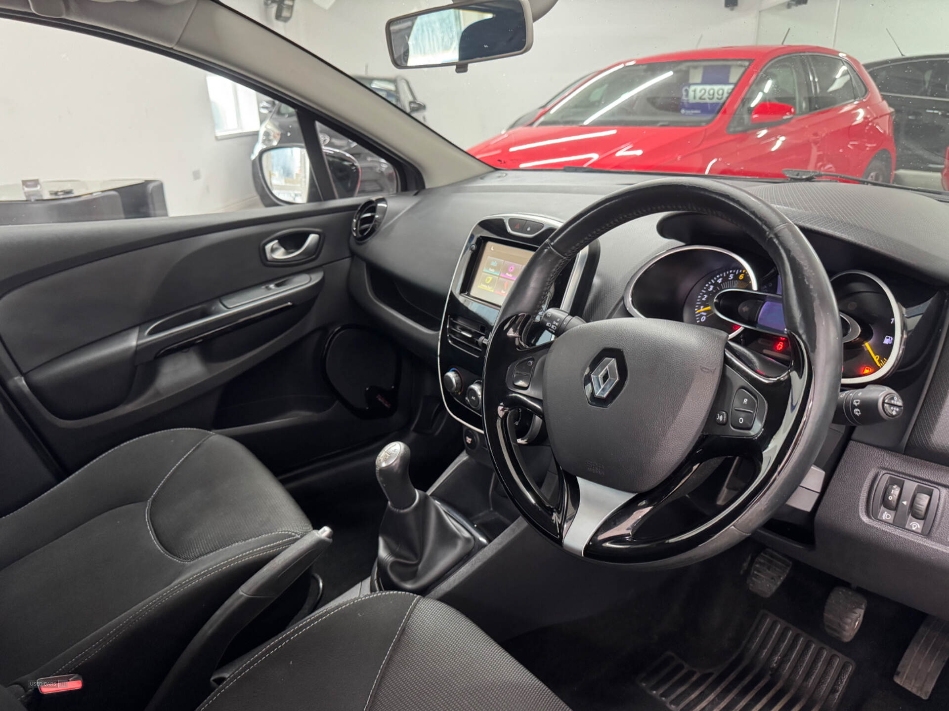 Sep 2015 Renault Clio 1.2 16V Dynamique Nav 5dr