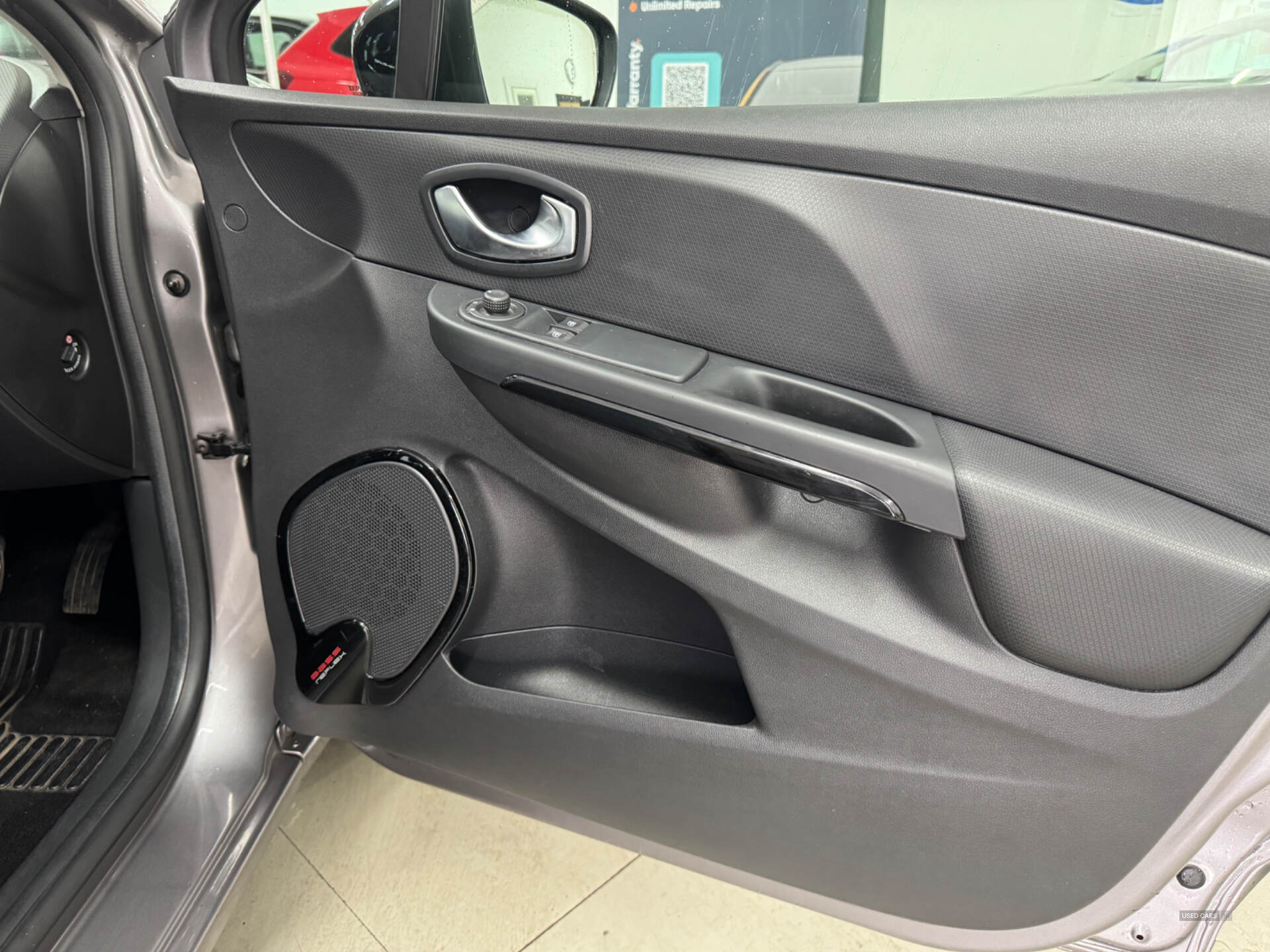 Sep 2015 Renault Clio 1.2 16V Dynamique Nav 5dr