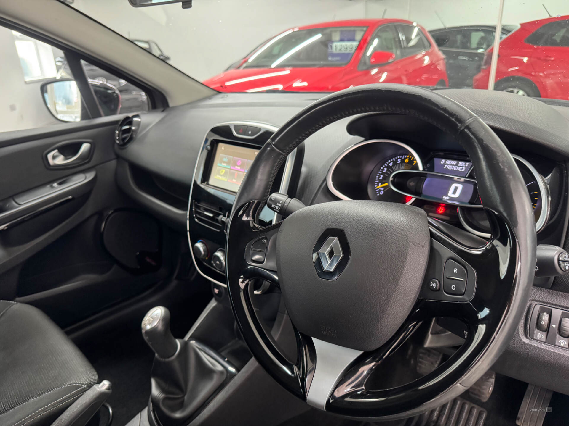 Sep 2015 Renault Clio 1.2 16V Dynamique Nav 5dr