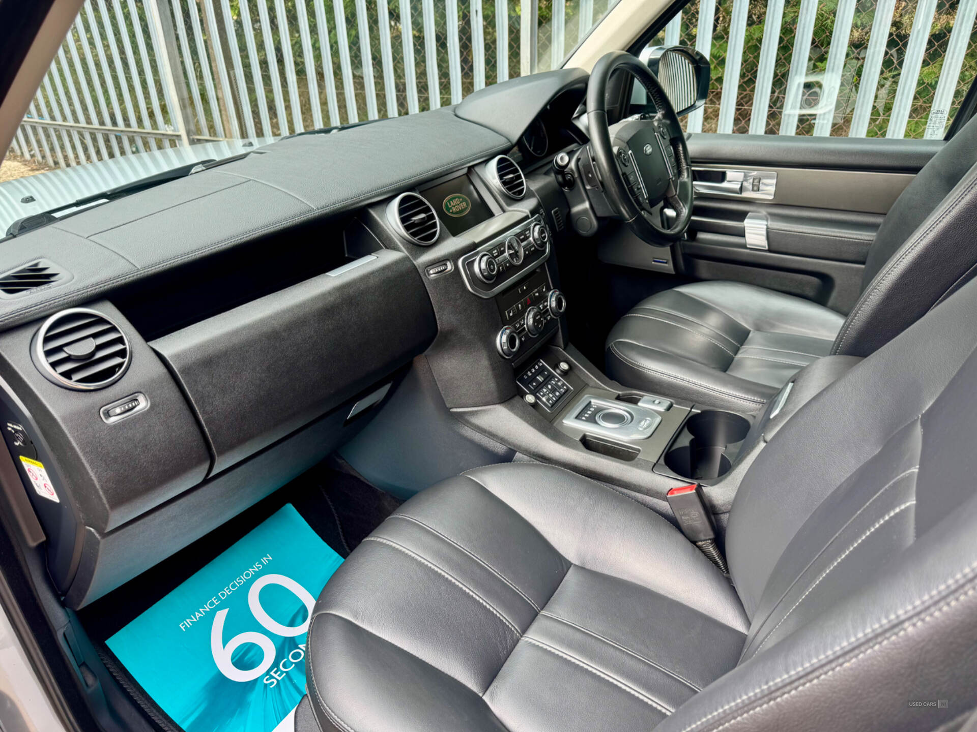 Mar 2015 Land Rover Discovery 3.0 SDV6 SE Tech 5dr Auto