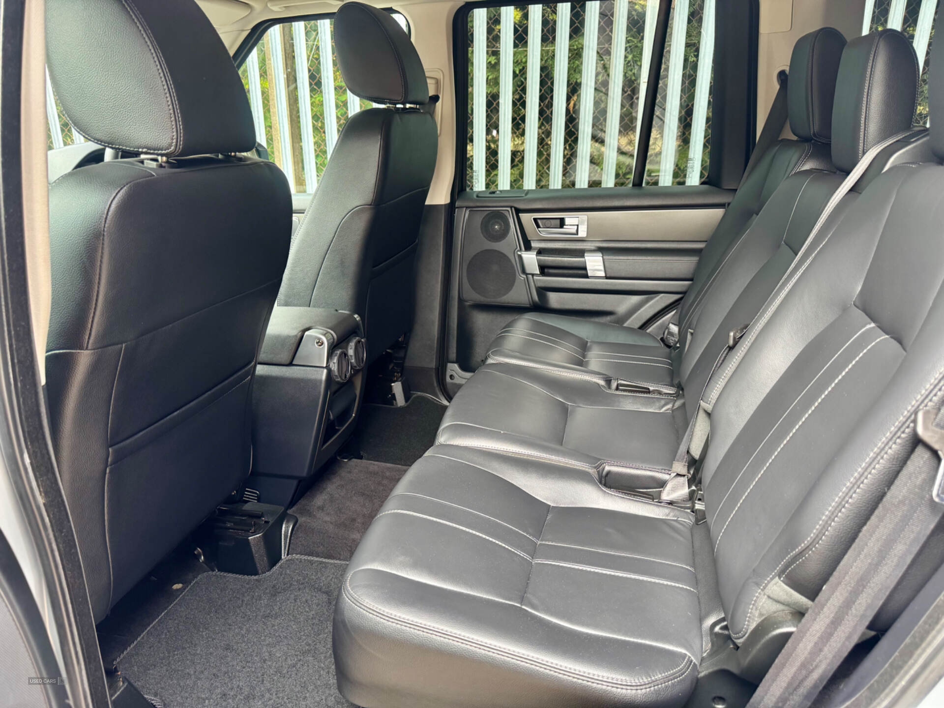Mar 2015 Land Rover Discovery 3.0 SDV6 SE Tech 5dr Auto