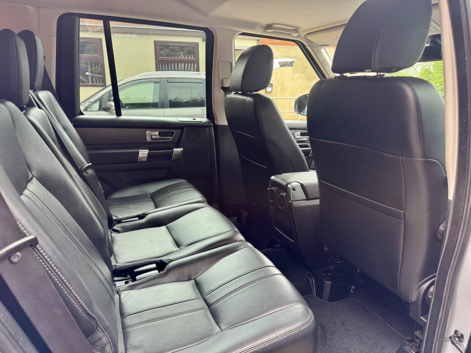 Mar 2015 Land Rover Discovery 3.0 SDV6 SE Tech 5dr Auto