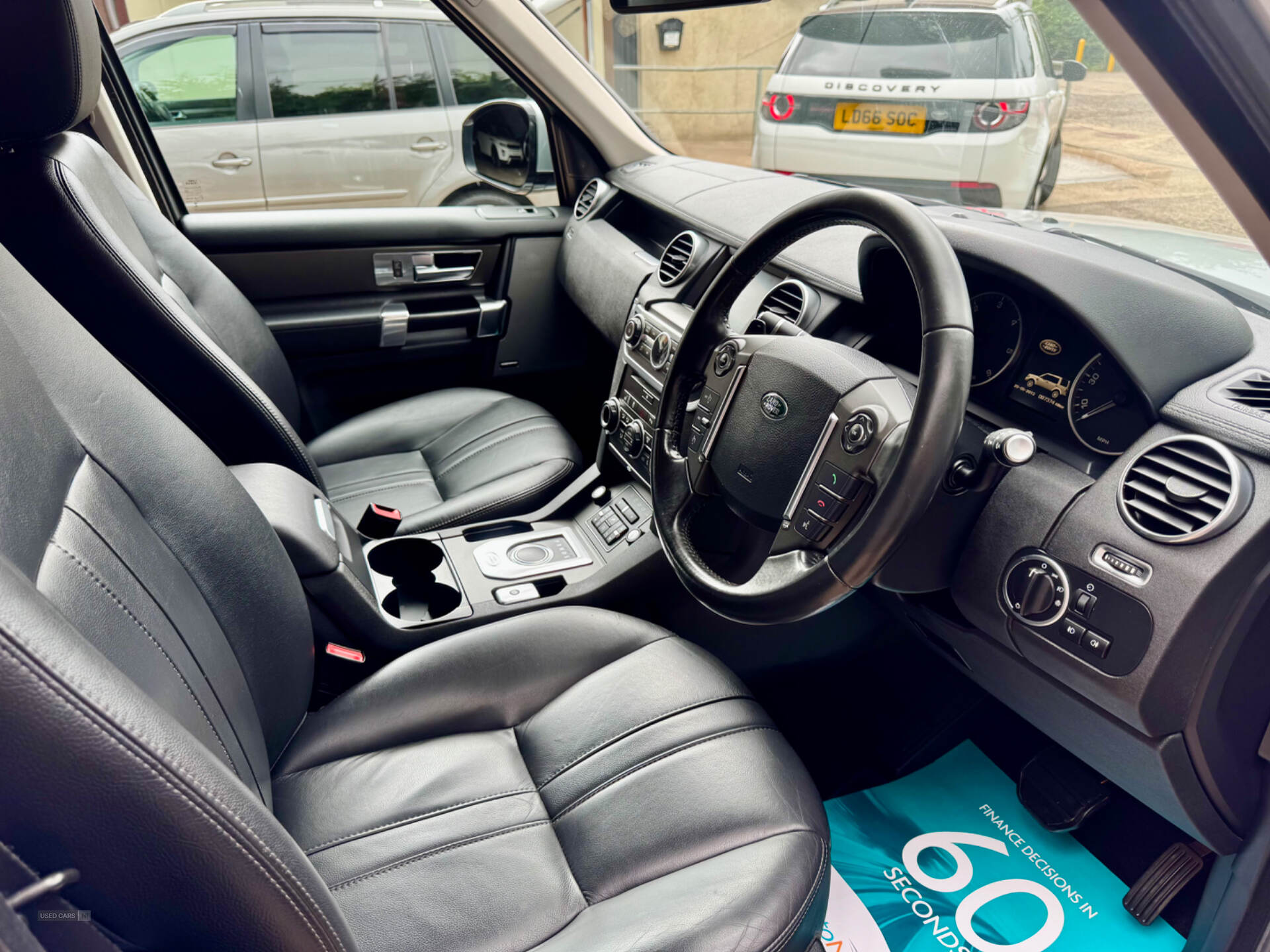 Mar 2015 Land Rover Discovery 3.0 SDV6 SE Tech 5dr Auto