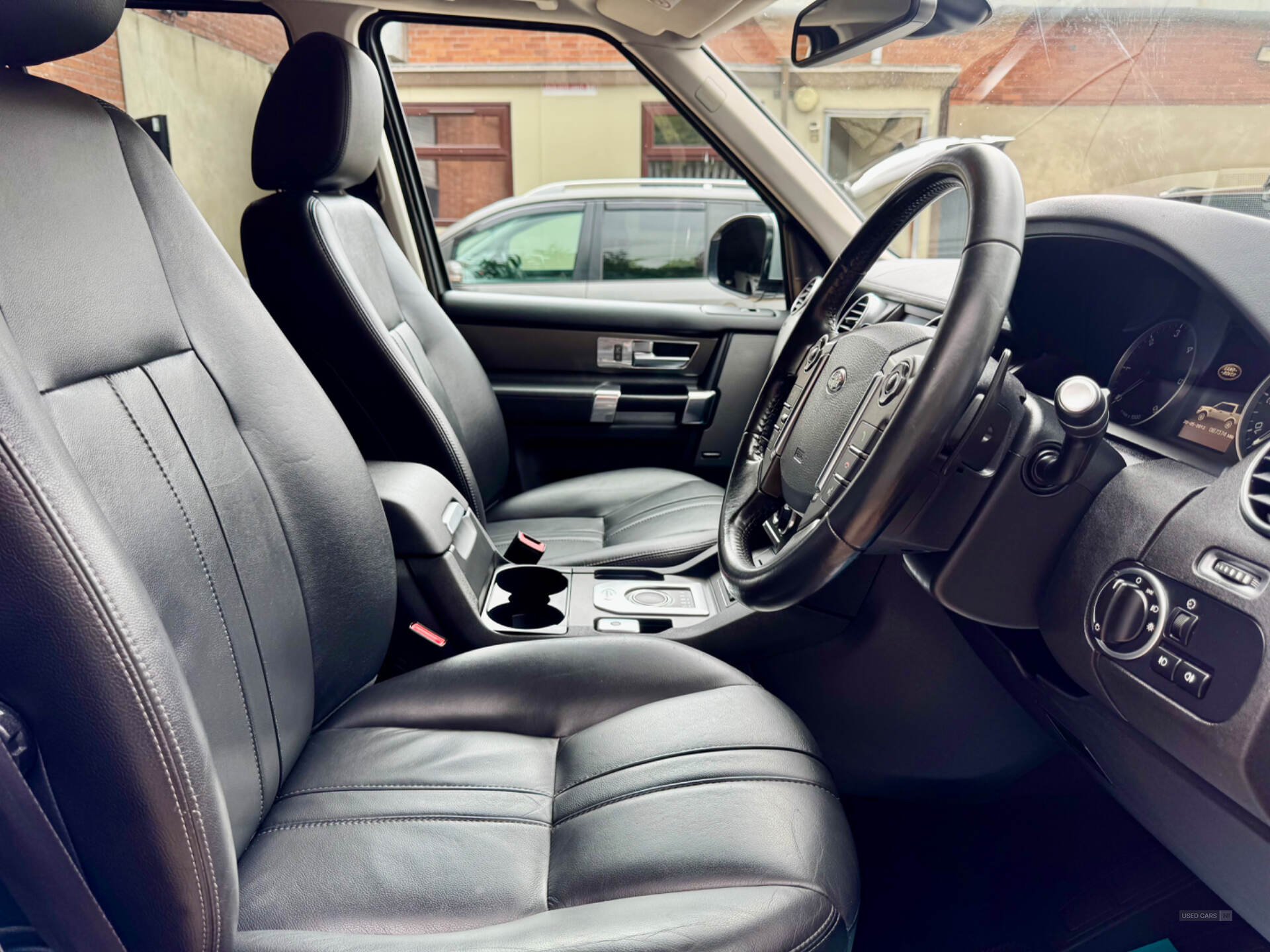Mar 2015 Land Rover Discovery 3.0 SDV6 SE Tech 5dr Auto