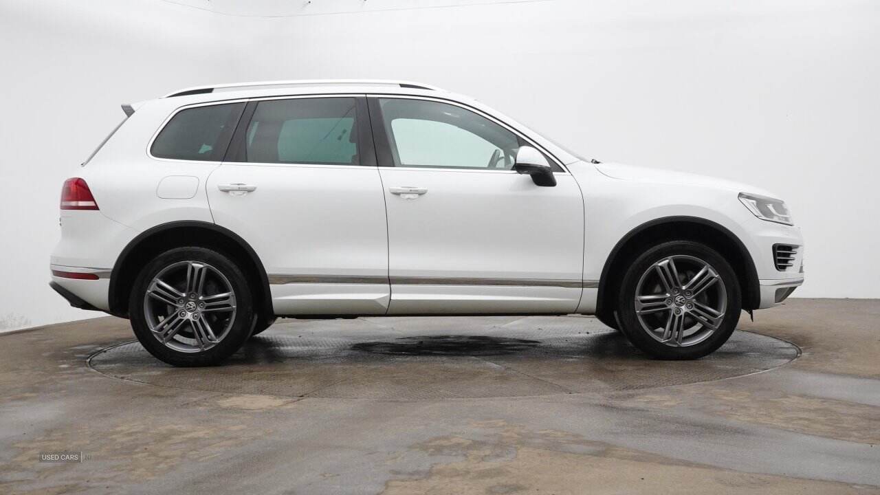 Sep 2016 Volkswagen Touareg 3.0 V6 TDI BlueMotion Tech 262 R-Line 5dr Tip Auto