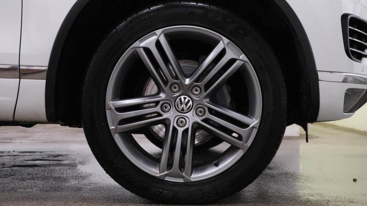 Sep 2016 Volkswagen Touareg 3.0 V6 TDI BlueMotion Tech 262 R-Line 5dr Tip Auto