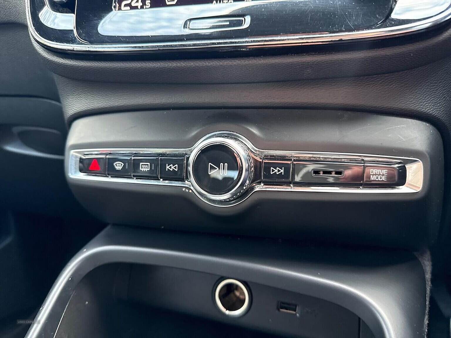 Jun 2021 Volvo XC40 1.5 T3 [163] R Design Pro 5Dr