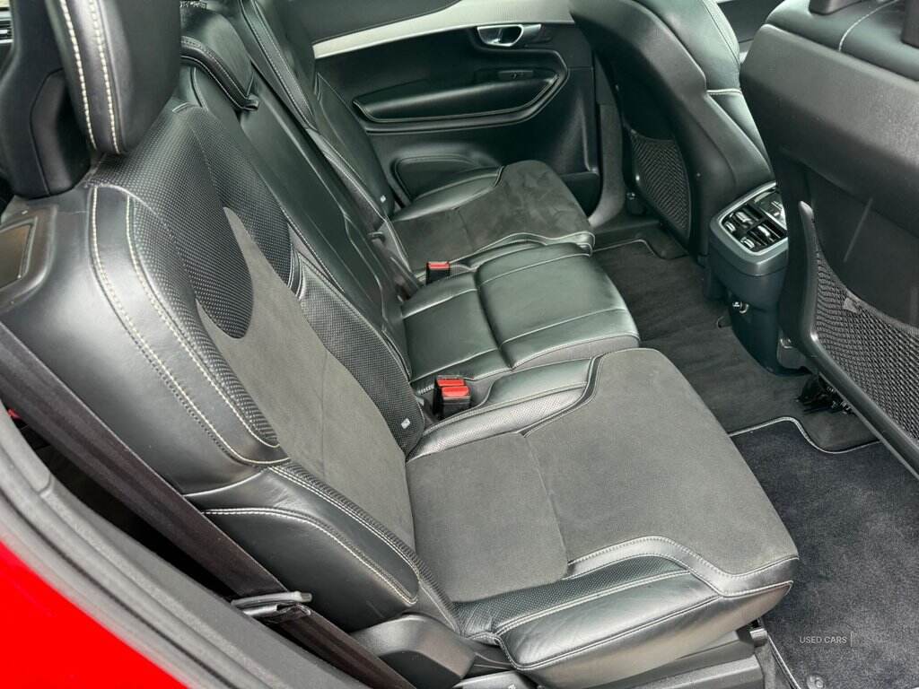 Jan 2018 Volvo XC90 2.0 D5 PowerPulse R DESIGN Pro 5dr AWD Geartronic