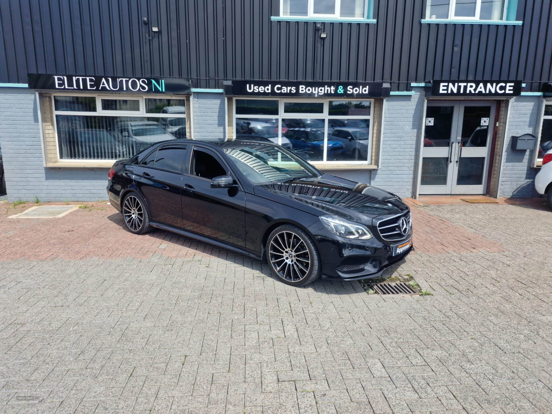 May 2015 Mercedes E-Class E220 BlueTEC AMG Night Edition 4dr 7G-Tronic
