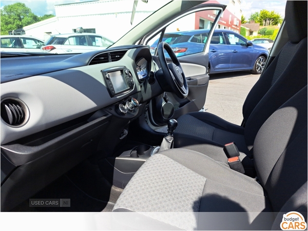 Toyota Yaris HATCHBACK in Down