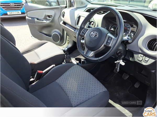 Toyota Yaris HATCHBACK in Down