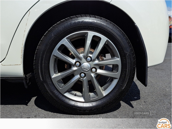 Toyota Yaris HATCHBACK in Down