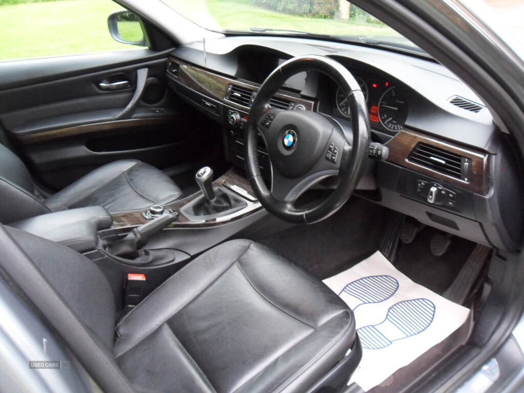 Jun 2011 BMW 3 Series 318d Exclusive Edition 4dr