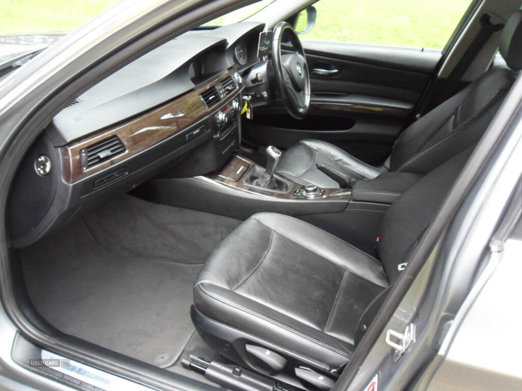 Jun 2011 BMW 3 Series 318d Exclusive Edition 4dr