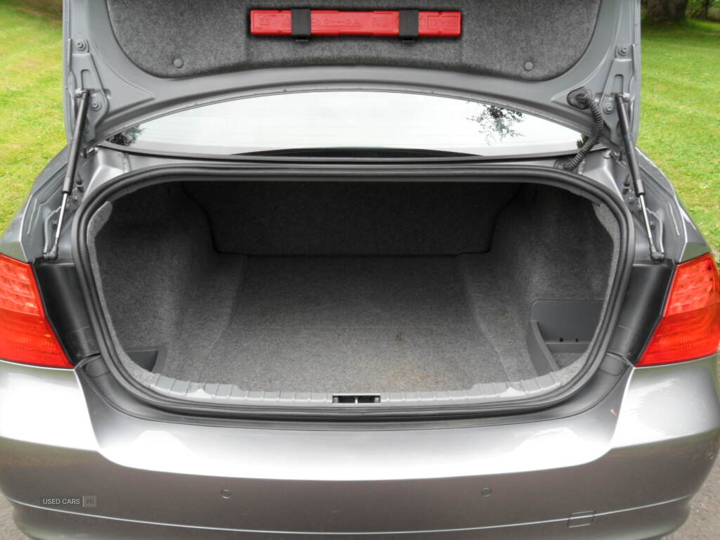 Jun 2011 BMW 3 Series 318d Exclusive Edition 4dr