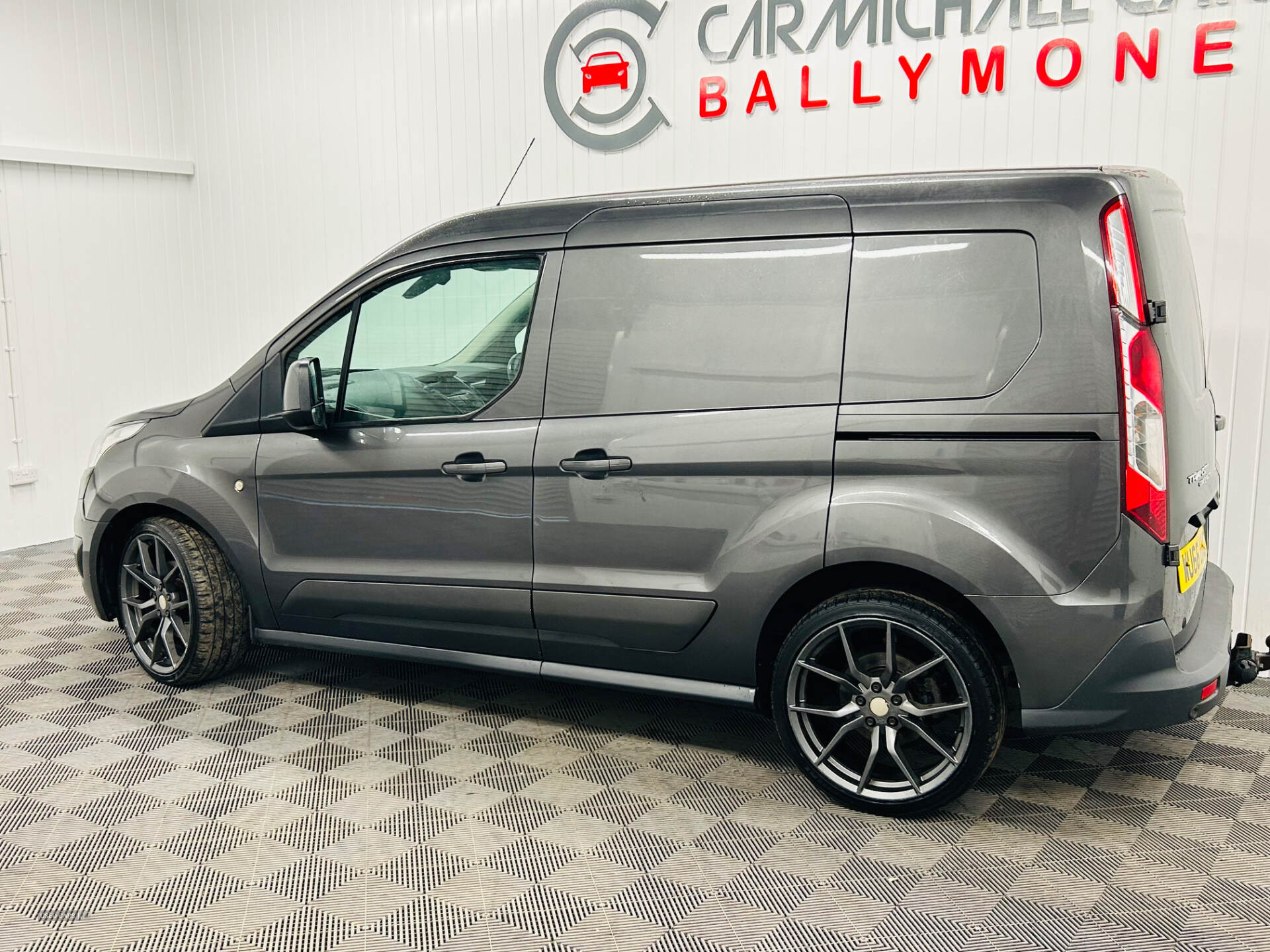 Sep 2016 Ford Transit Connect 1.5 TDCi 120ps Limited Van
