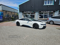 BMW i8 COUPE in Down