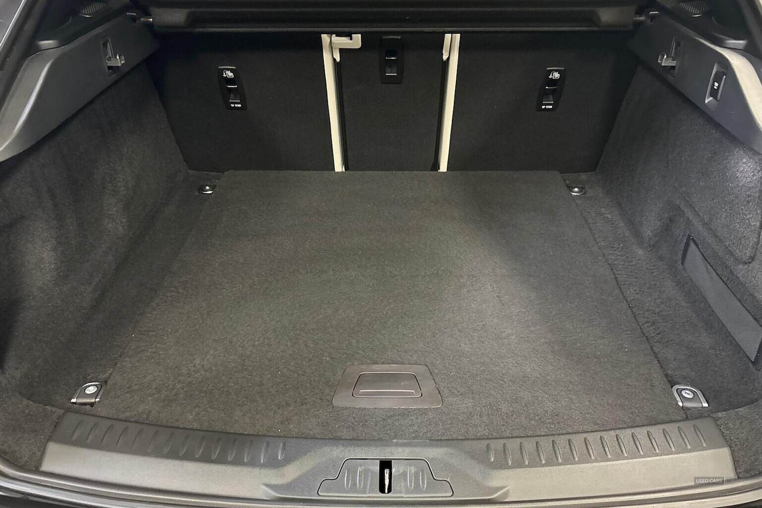 Apr 2022 Jaguar i-Pace 294Kw Ev400 Hse Black 90Kwh 5Dr Auto 11Kw Charger