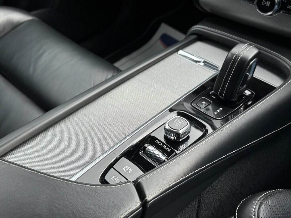 Jan 2020 Volvo XC90 2.0 B5D [235] R DESIGN 5dr AWD Geartronic