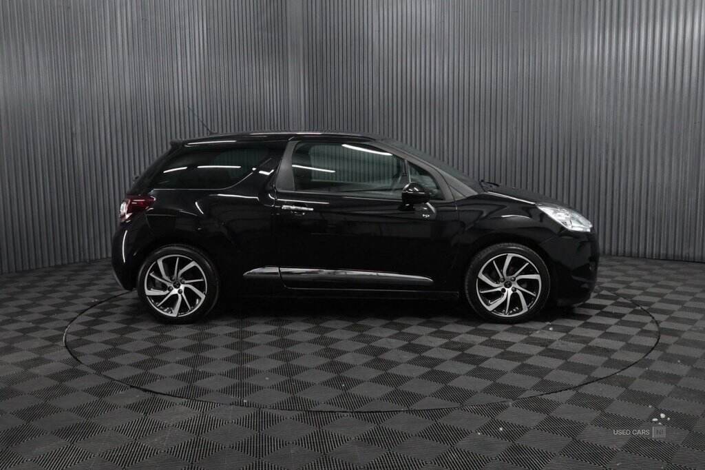 Dec 2015 DS AUTOMOBILES 1.6 BlueHDi DStyle Nav 3dr