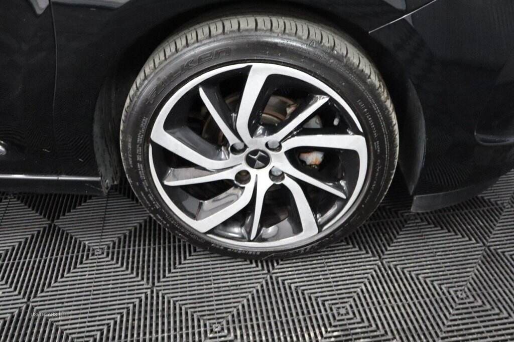 Dec 2015 DS AUTOMOBILES 1.6 BlueHDi DStyle Nav 3dr