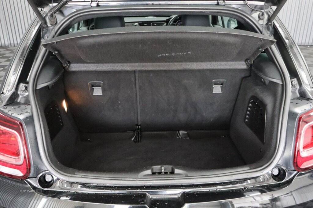 Dec 2015 DS AUTOMOBILES 1.6 BlueHDi DStyle Nav 3dr