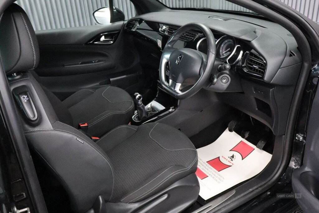 Dec 2015 DS AUTOMOBILES 1.6 BlueHDi DStyle Nav 3dr