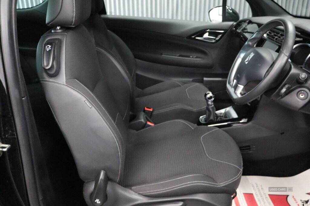 Dec 2015 DS AUTOMOBILES 1.6 BlueHDi DStyle Nav 3dr