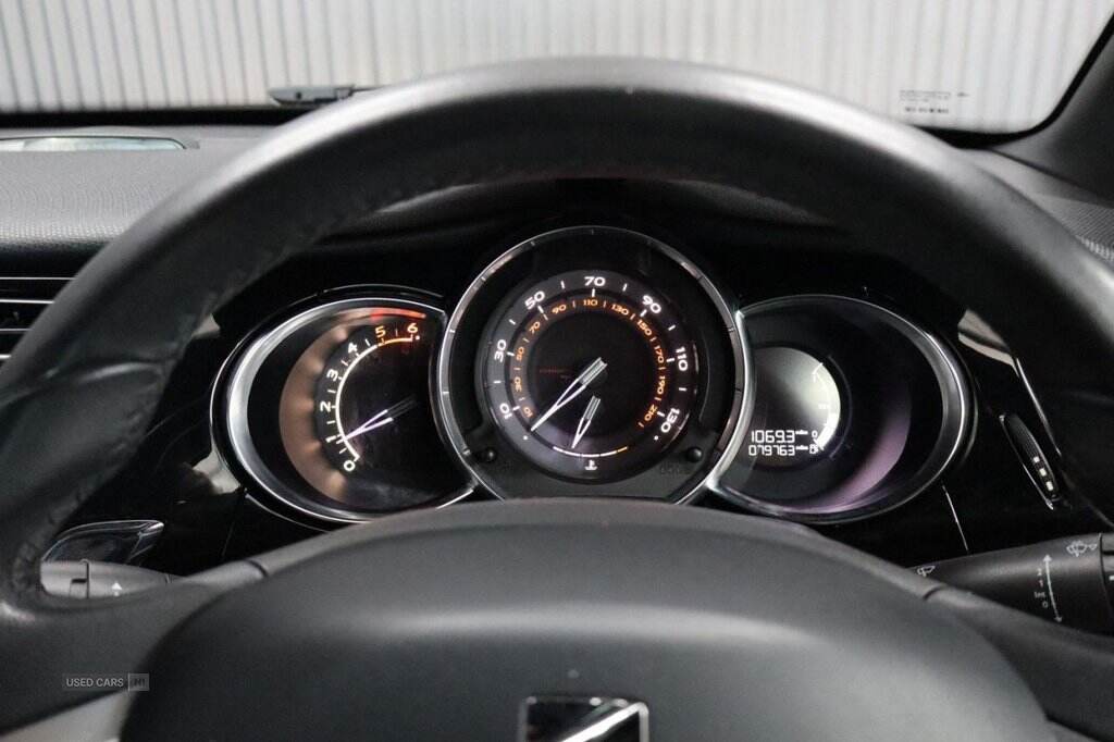 Dec 2015 DS AUTOMOBILES 1.6 BlueHDi DStyle Nav 3dr