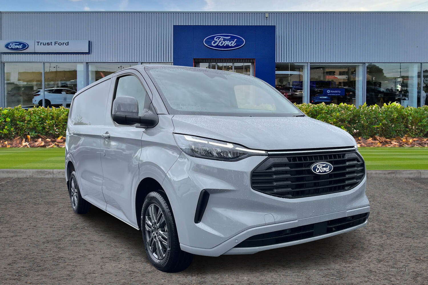 Ford Transit Custom 320 Limited L1 SWB FWD 2.0 EcoBlue 136ps Low Roof, 17 INCH GREY ALLOYS, EXTEDNED FUEL TANK, IN STOCK