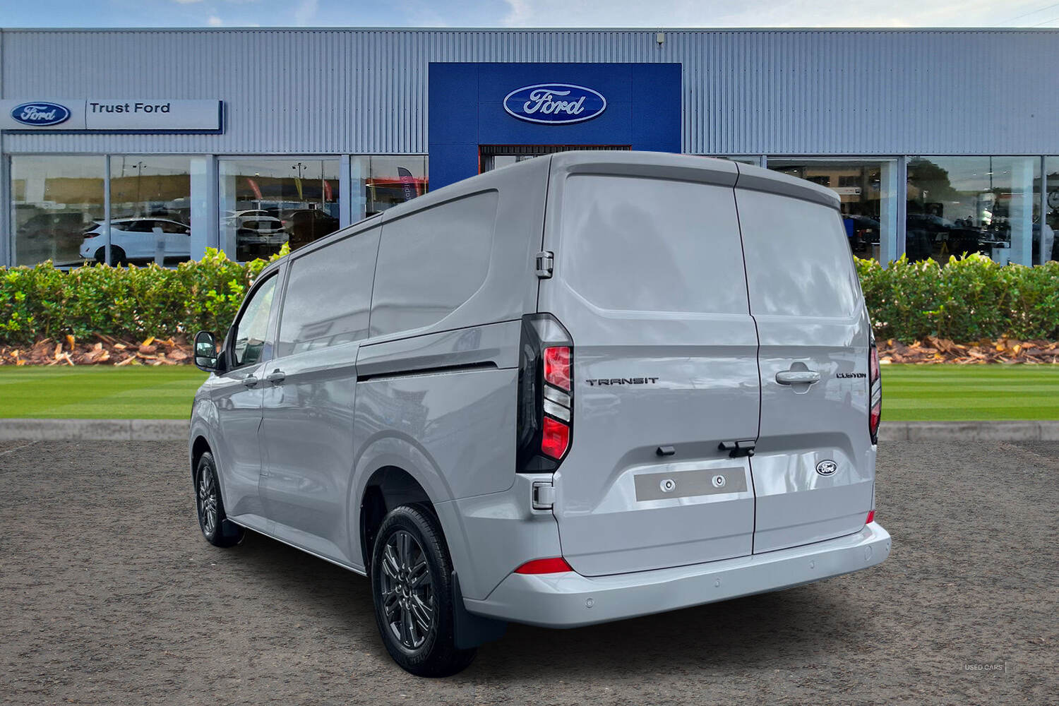 Ford Transit Custom 320 Limited L1 SWB FWD 2.0 EcoBlue 136ps Low Roof, 17 INCH GREY ALLOYS, EXTEDNED FUEL TANK, IN STOCK
