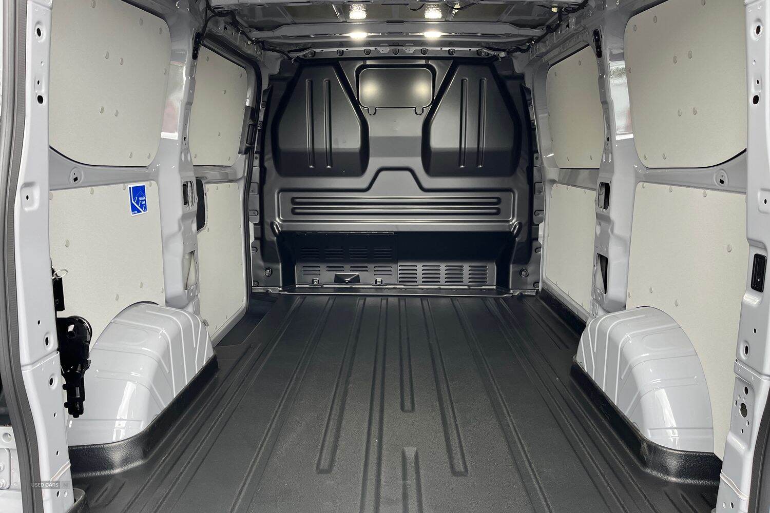 Ford Transit Custom 320 Limited L1 SWB FWD 2.0 EcoBlue 136ps Low Roof, 17 INCH GREY ALLOYS, EXTEDNED FUEL TANK, IN STOCK