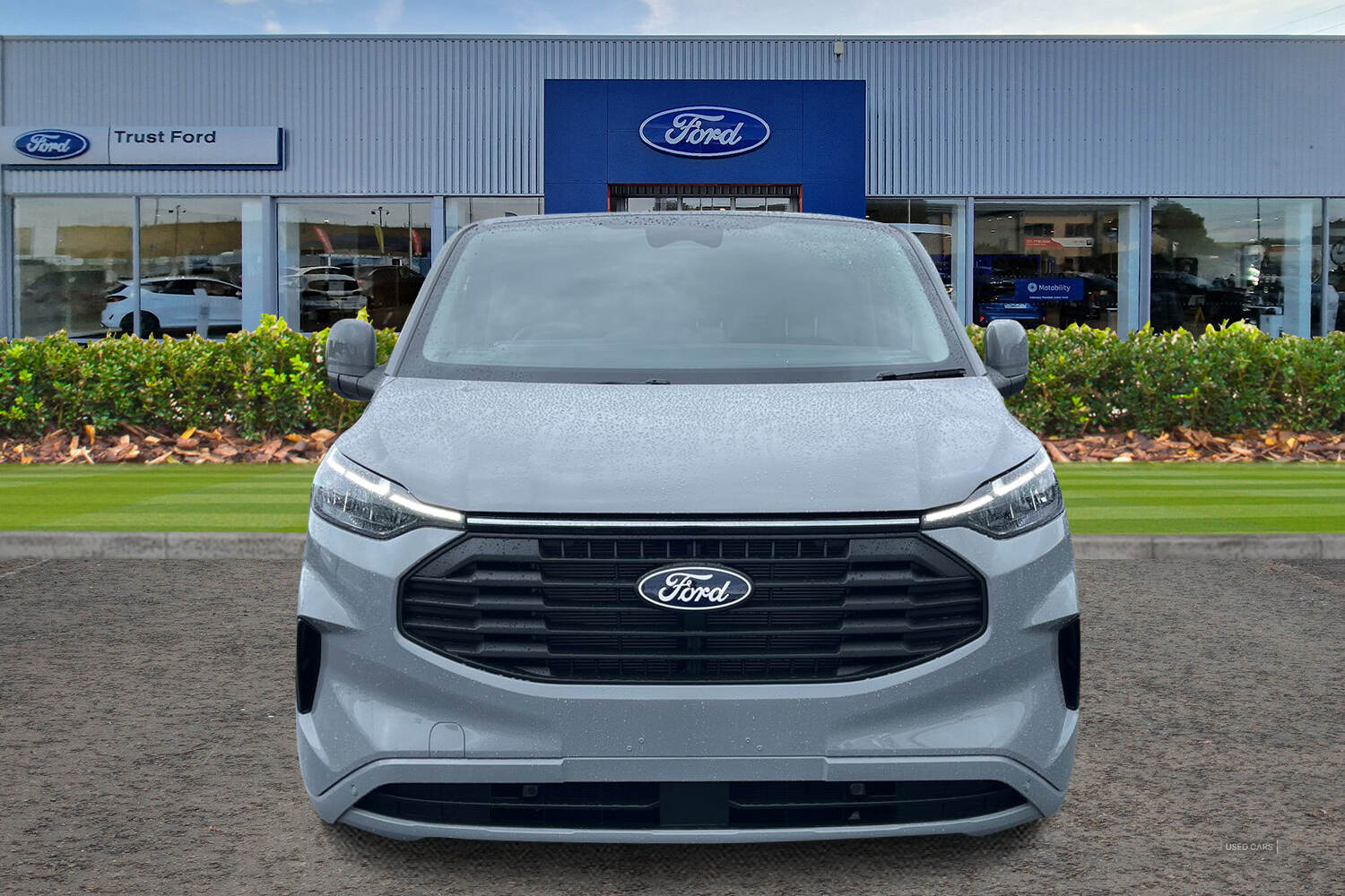 Ford Transit Custom 320 Limited L1 SWB FWD 2.0 EcoBlue 136ps Low Roof, 17 INCH GREY ALLOYS, EXTEDNED FUEL TANK, IN STOCK