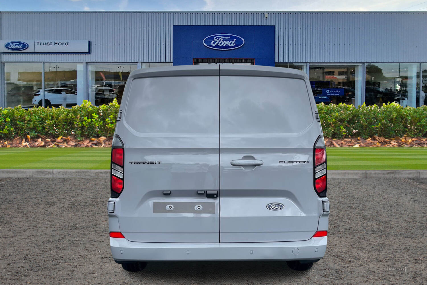 Ford Transit Custom 320 Limited L1 SWB FWD 2.0 EcoBlue 136ps Low Roof, 17 INCH GREY ALLOYS, EXTEDNED FUEL TANK, IN STOCK