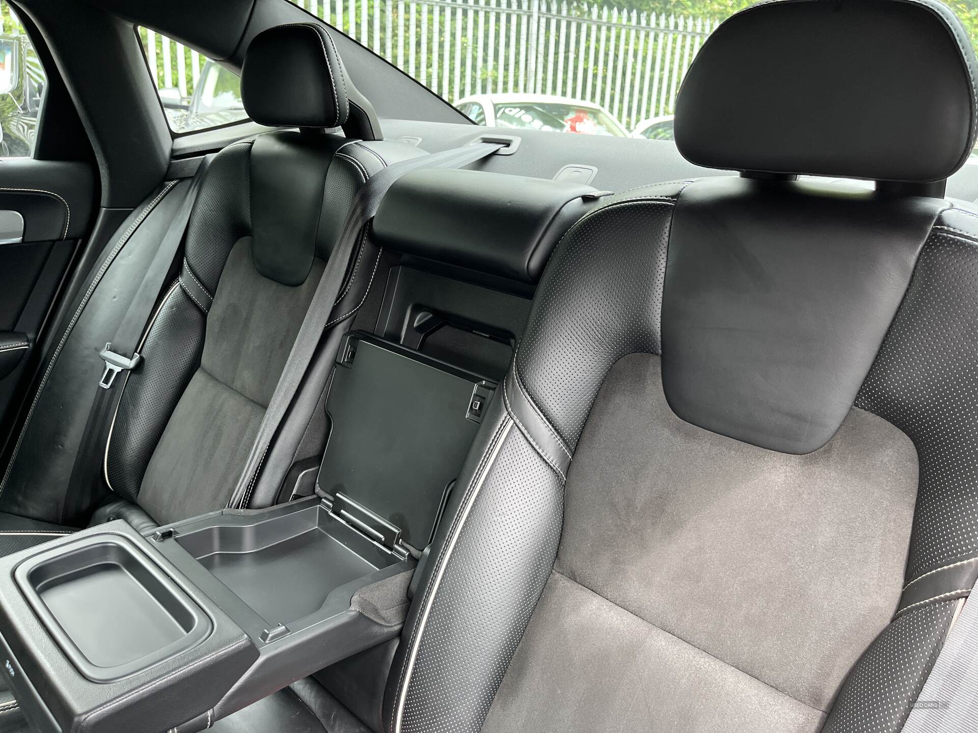 Mar 2019 Volvo S90 2.0 D4 R DESIGN 4dr Geartronic