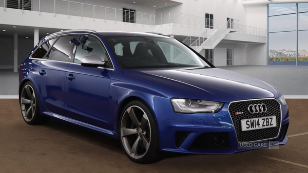 Audi RS4 AVANT in Derry / Londonderry