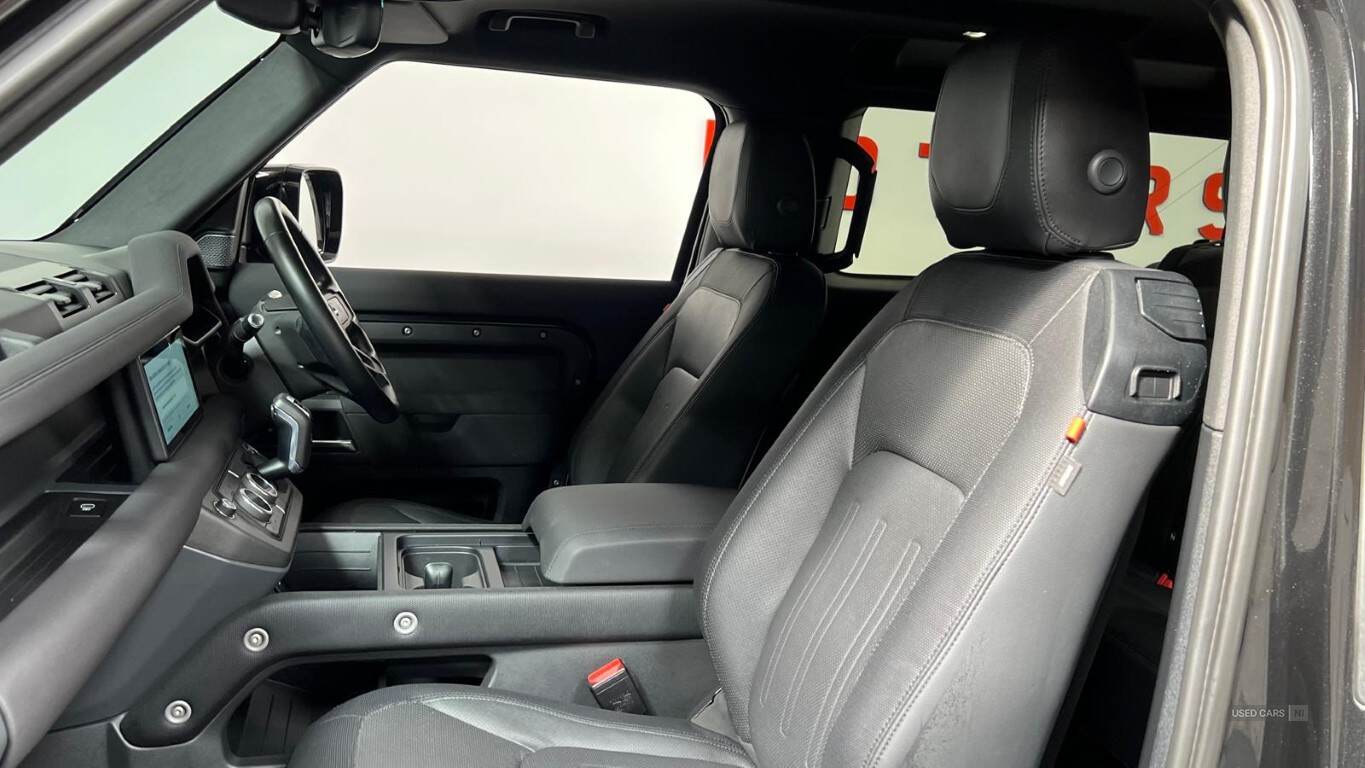 Jan 2022 Land Rover Defender 3.0 D250 X-Dynamic S 90 3dr Auto
