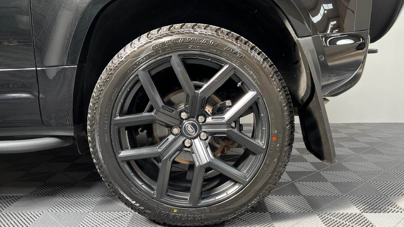 Jan 2022 Land Rover Defender 3.0 D250 X-Dynamic S 90 3dr Auto