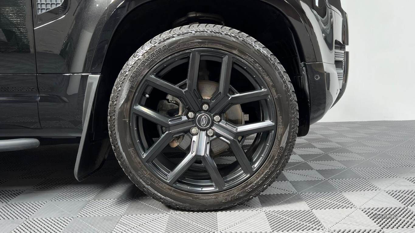 Jan 2022 Land Rover Defender 3.0 D250 X-Dynamic S 90 3dr Auto