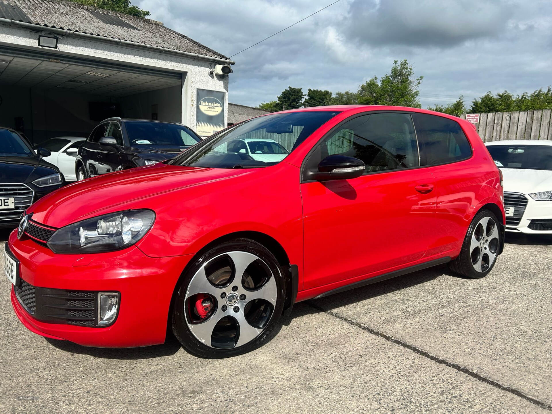Volkswagen Golf HATCHBACK in Down