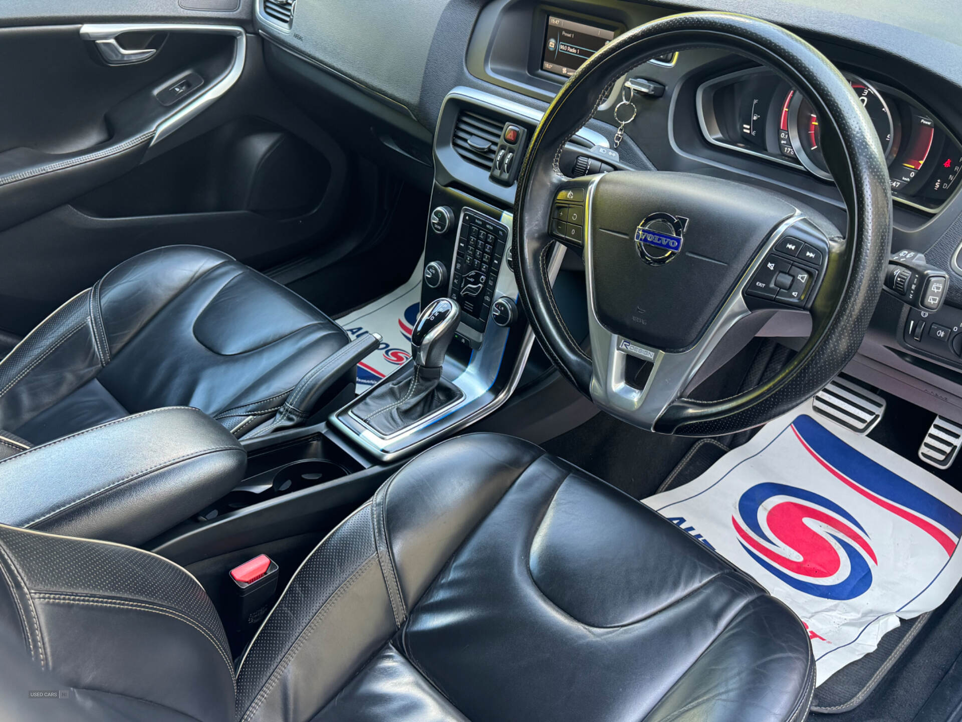 Oct 2014 Volvo V40 D2 R DESIGN 5dr Powershift
