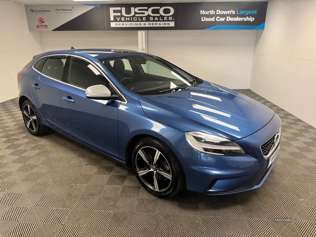 Oct 2018 Volvo V40 T2 [122] R DESIGN Nav Plus 5dr